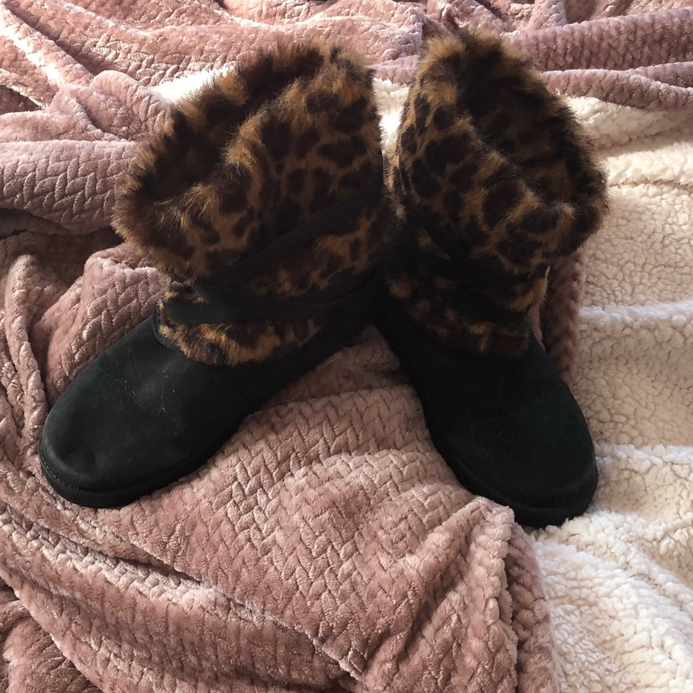 G by guess furry boots. Offers/exchanges accepted